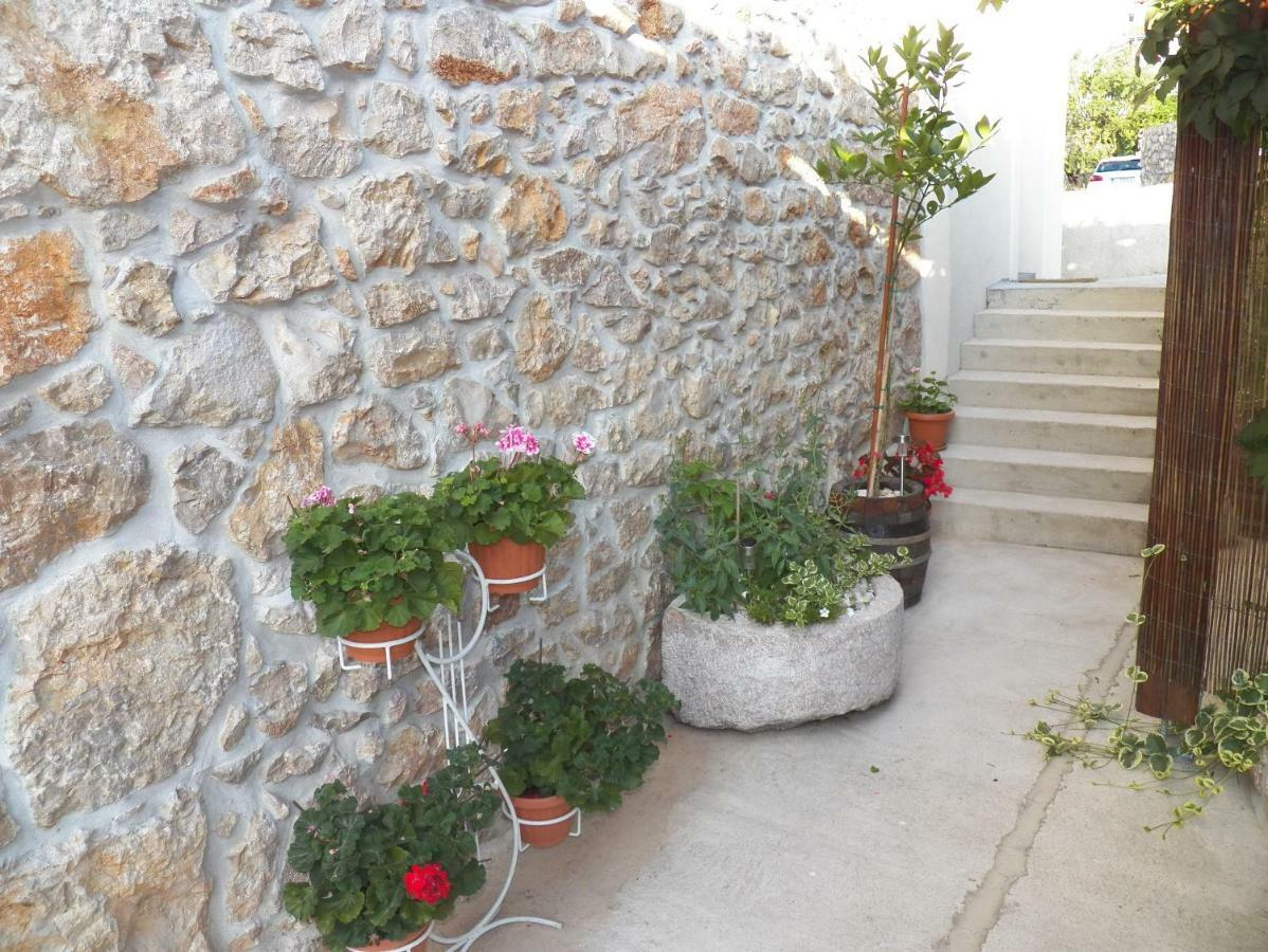 Apartman Bonaca Vrbnik Exterior foto